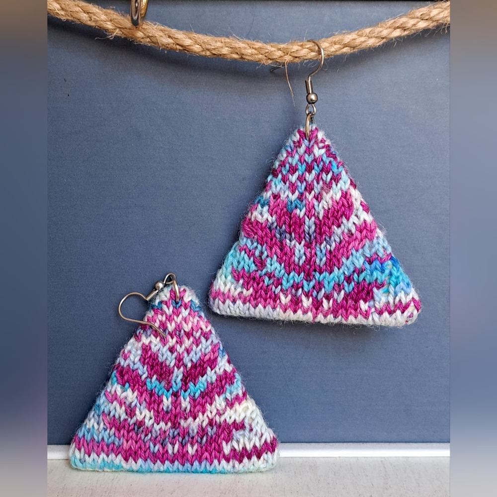 Triangle Knit Earrings Flower Folk Motifs Pink White Blue Hand Dyed Yarn